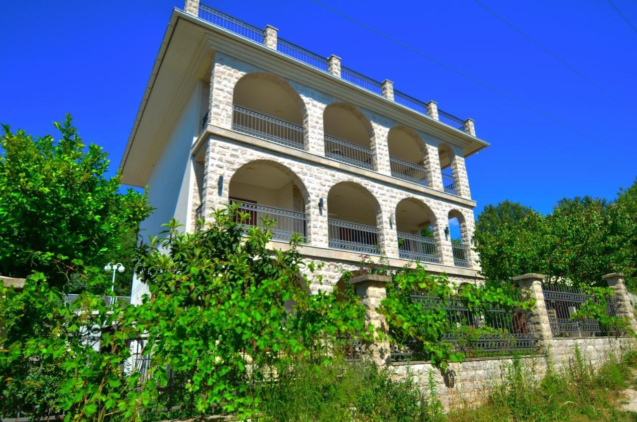Rajsko Mjesto * טיווט